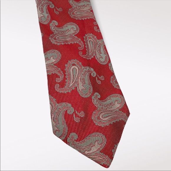 ALFRED SUNG | Red and Gray Paisley Silk Tie - Picture 2 of 6